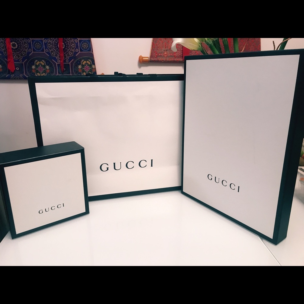 Gucci shopping bag and two gift boxes !